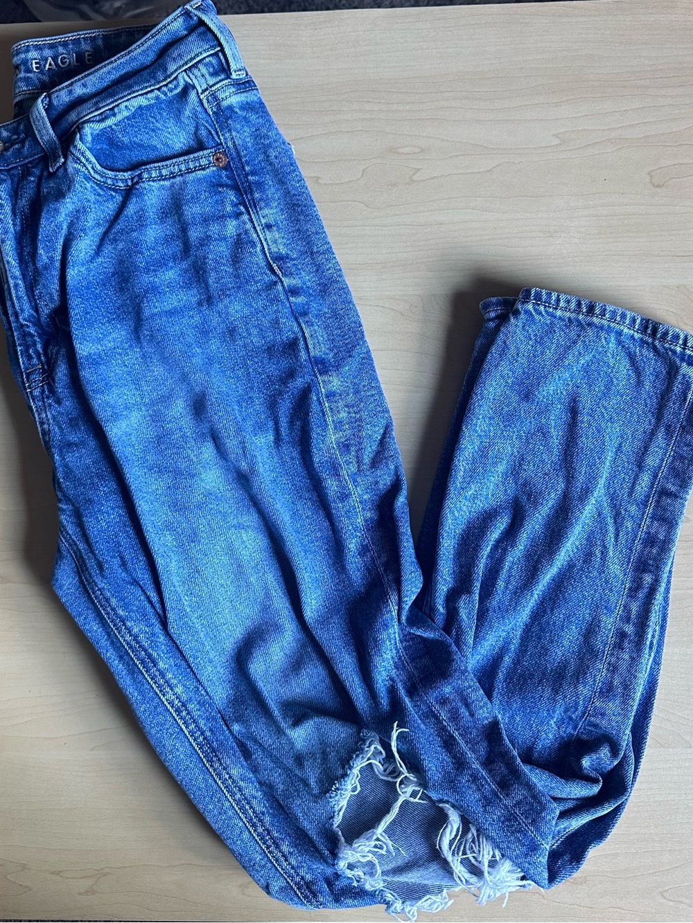 American Eagle Strigid Distressed Mom Jeans Light Wash - Size 2 Regular